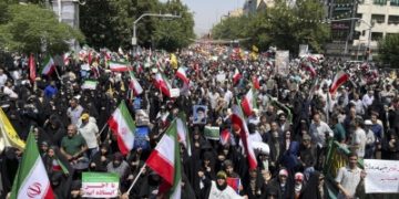أمريكا تحث مواطنيها على مغادرة إيران فوراً