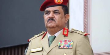 إعفاء وزير الدفاع اليمني من منصبه وإحالته للتقاعد