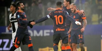 إنتر ميلان يعزز صدارته للدوري الإيطالي بفوزه على بارما