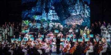 الأوركسترا السعودية تتألق في أولى لياليها بـ'مرايا' العُلا