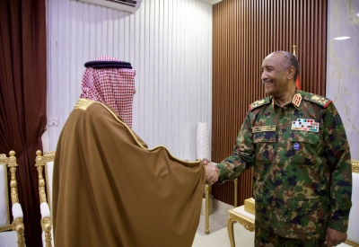 الخريجي يبحث مع البرهان مساعي إحلال السلام في السودان