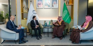 «الخريف» يلتقي عددًا من الوزراء المشاركين في مؤتمر التعدين الدولي