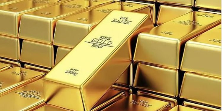 الذهب قرب مستوى قياسي مرتفع.. والأونصة تسجل 4671.54 دولار