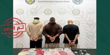 القبض على 3 مقيمين من الجنسية اليمنية لترويجهم مواد مخدرة بمنطقة الرياض