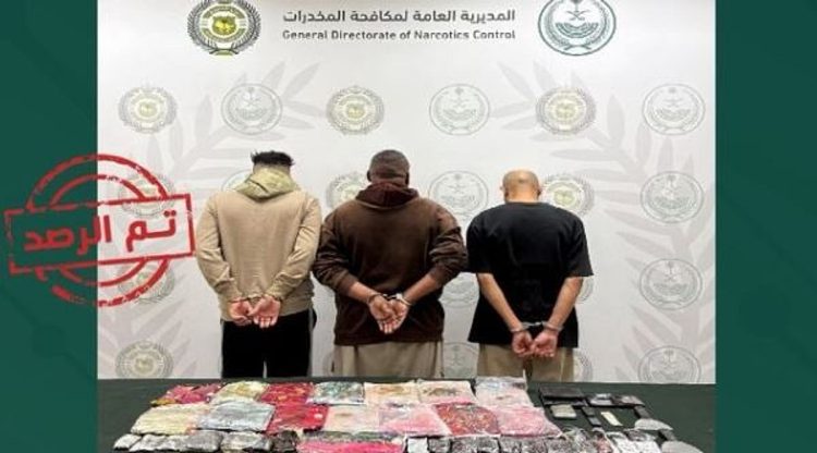 القبض على 3 مقيمين من الجنسية اليمنية لترويجهم مواد مخدرة بمنطقة الرياض