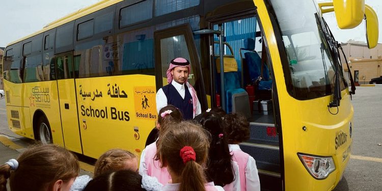 تنبيهات من المرور لقائدي الحافلات المدرسية عند صعود ونزول الطلاب