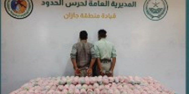 حرس الحدود بجازان يقبض على يمنيين لتهريبهما 140 كيلوجرامًا من القات المخدر