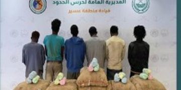حرس الحدود بعسير يقبض على 6 إثيوبيين لتهريبهم 90 كيلوجرامًا من القات المخدر