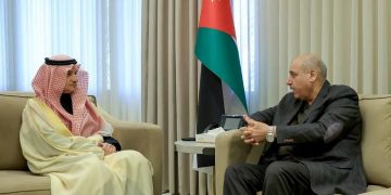 سفير خادم الحرمين الشريفين لدى الأردن يلتقي رئيس مجلس النواب الأردني