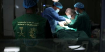 'سلمان للإغاثة' يجري 99 عملية جراحية بغزة