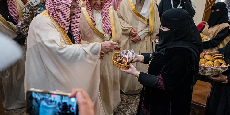«صابونة الكليجا».. منتج طبيعي يجسّد التراث ويعكس نجاح الأسر المنتجة