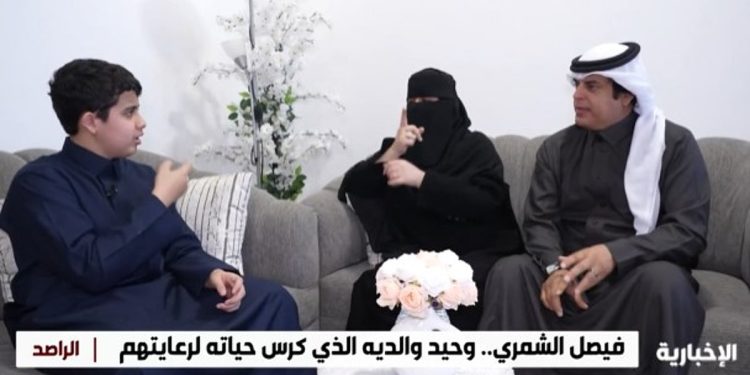 فيصل الشمري.. ابن تعلّم لغة الإشارة طفلاً ليكون صوت والديه الصم