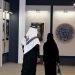 لوحات إبداعية تزين جدران معرض 'فن الواحة'