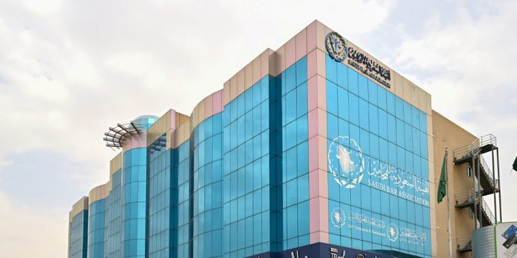 مسؤول بـ «هيئة المحامين»: العقد الإلكتروني بين المنشأة والمستفيد ليس ملزما بالتسجيل حاليا عبر «نافذ»