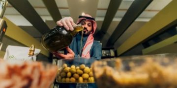 مهرجان زيتون الجوف يمزج التراث المحلي بالعروض العالمية