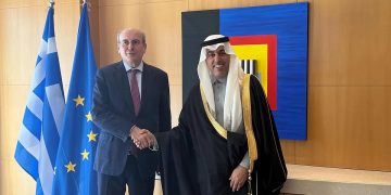نائب رئيس مجلس الشورى يلتقي نائب الوزراء الهيليني