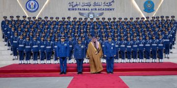 نائب وزير الدفاع يرعى حفل تخريج الدفعة 107 من طلبة كلية الملك فيصل الجوية