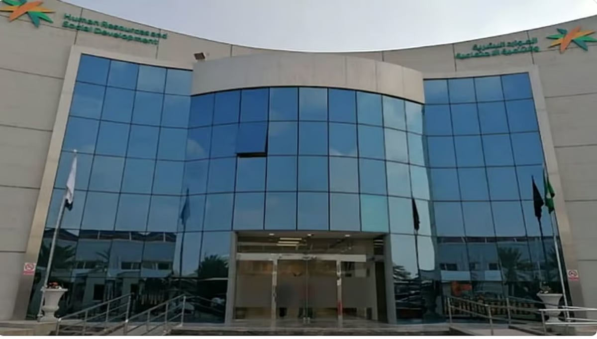 وزارة الموارد البشرية تُعلن رفع نسب التوطين في مهن التسويق والمبيعات