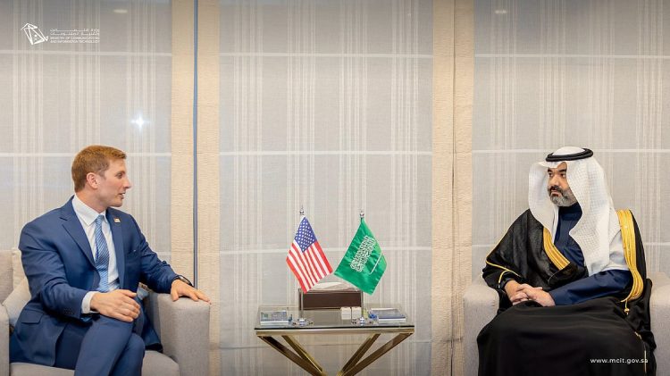 وزير الاتصالات يبحث توسيع الشراكة مع الولايات المتحدة في مجالات الذكاء الاصطناعي