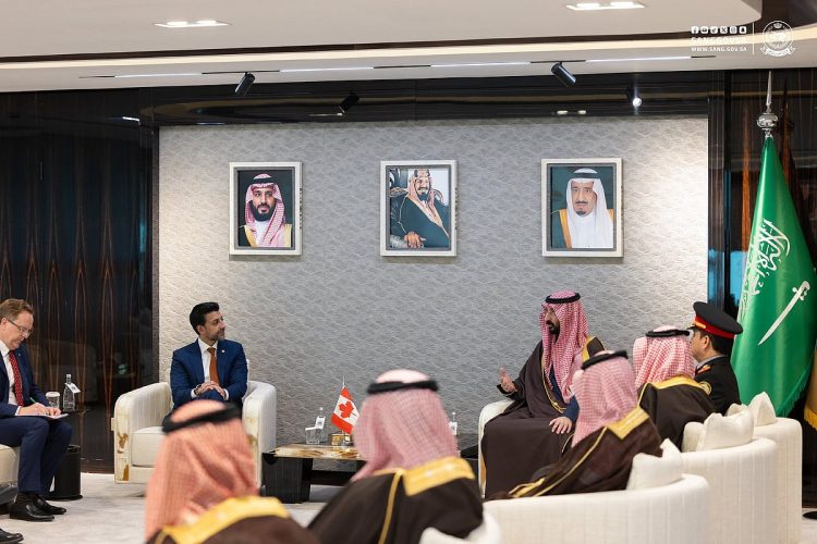 وزير الحرس الوطني يبحث الموضوعات ذات الاهتمام المشترك مع وزير التجارة الدولية الكندي