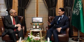 وزير الخارجية يلتقي رئيس مجلس الوزراء اللبناني