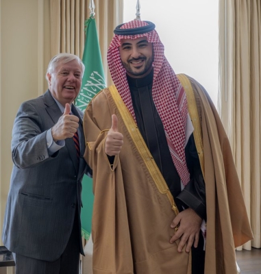 وزير الدفاع وليندسي غراهام يستعرضان علاقات الصداقة التاريخية