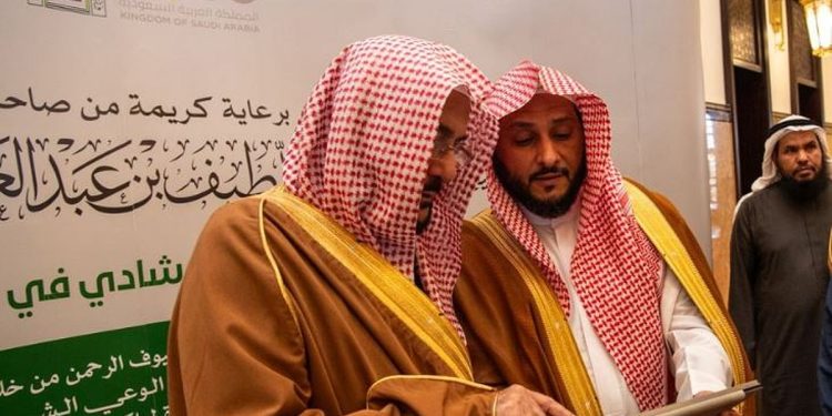 وزير الشؤون الإسلامية يدشّن المعرض التوعوي الإرشادي لموسم العمرة 1447هـ