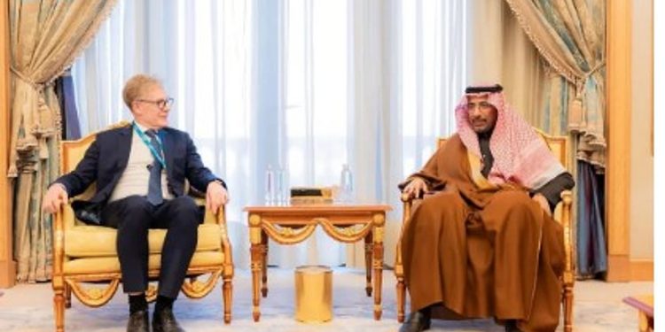 وزير الصناعة يبحث الحلول الائتمانية لتأمين الصادرات مع مجموعة «Coface»
