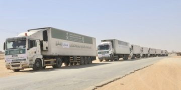 وصول 20 شاحنة إغاثة سعودية إلى حضرموت في اليمن