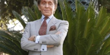 وفاة إمبراطور الأزياء الإيطالي فالينتينو