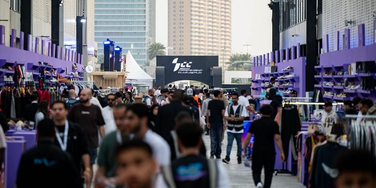 انطلاق فعالية سنيكر كون جدة 2026 وسط حضور جماهيري واسع