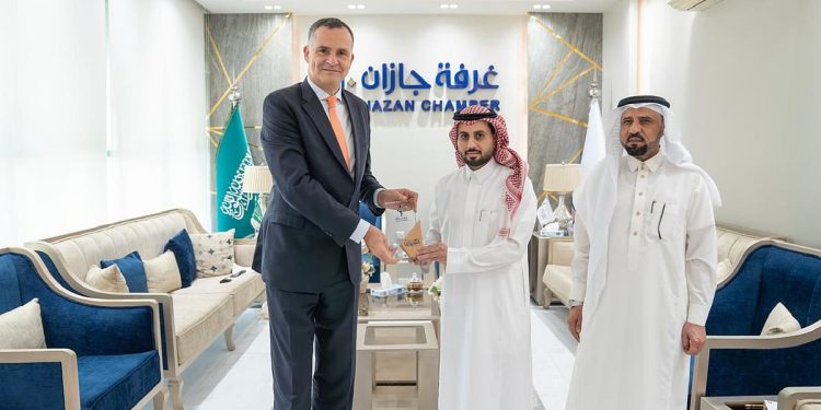 سفير الاتحاد الأوروبي لدى المملكة يزور غرفة جازان