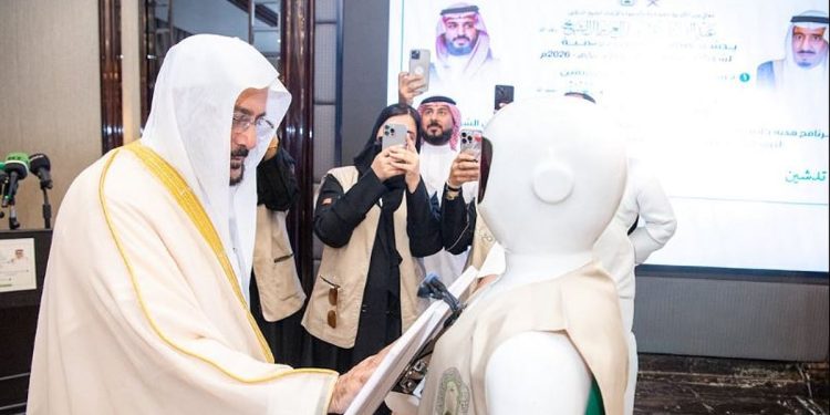 «آل الشيخ» يدشن برامج خادم الحرمين لتوزيع المصاحف والتمور وتفطير الصائمين
