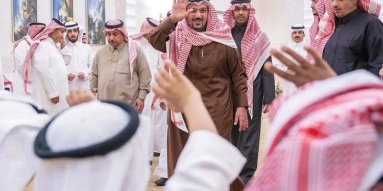 أمير منطقة القصيم يشارك الأيتام مأدبة الإفطار