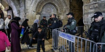 إسرائيل تقيّد دخول الفلسطينيين إلى الأقصى في رمضان