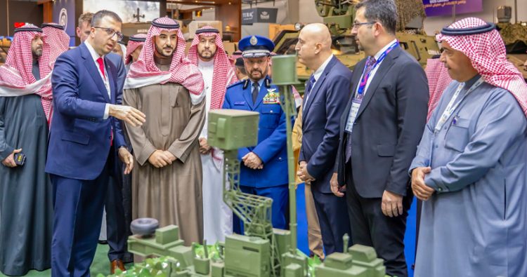 الأمير خالد بن سلمان يزور جناح وزارة الداخلية في معرض الدفاع العالمي 2026