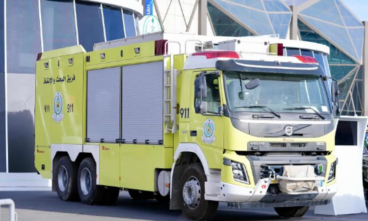 «الدفاع المدني» تستعرض شاحنة التدخل في حوادث الانهيارات بمعرض الدفاع العالمي