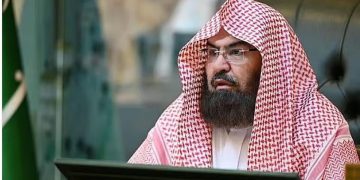 «السديس» يرفع الشكر للقيادة ويهنئ «المغامسي» بتعيينه إمامًا للمسجد النبوي