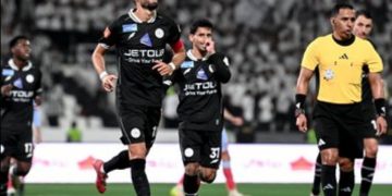 الشباب يفوز على الرياض بهاتريك كاراسكو.. والفتح يتخطى الأخدود