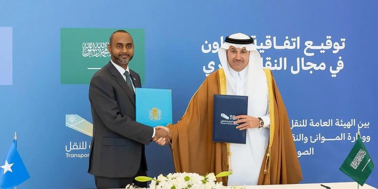 «العامة للنقل» توقّع اتفاقية مع وزارة الموانئ والنقل البحري الصومالية لتعزيز الشراكة البحرية