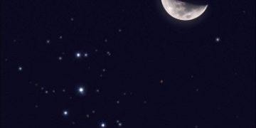 الليلة.. قمر رمضان يقترن بالثريا