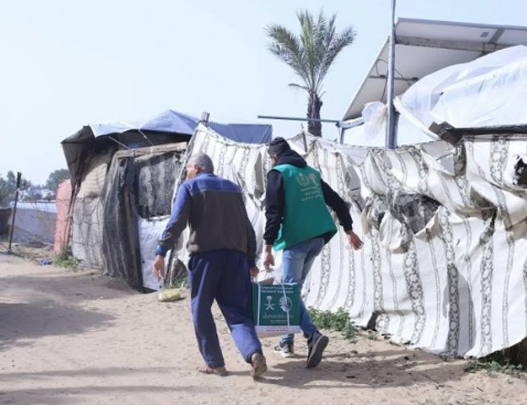 المملكة يوزع سلالًا غذائية جديدة جنوب غزة