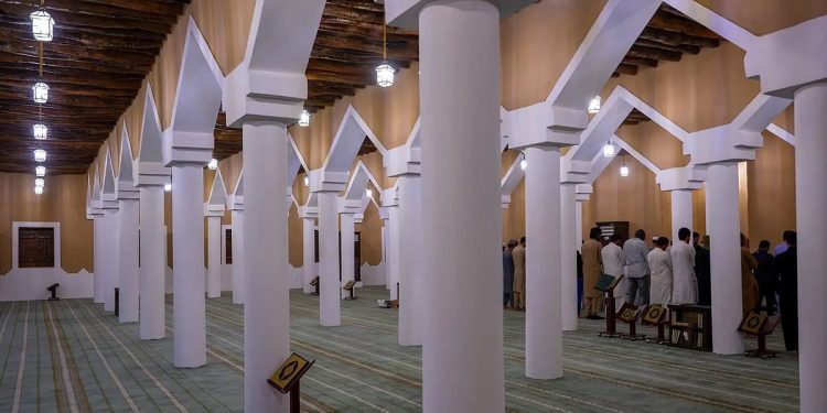 بالطراز النجدي السعودي.. مشروع الأمير محمد بن سلمان لتطوير المساجد التاريخية يطوّر مسجد العودة بالدرعية