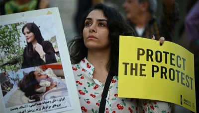 بريطانيا تفرض عقوبات على مسؤولين إيرانيين