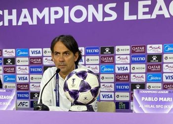 بطاقة «منسية» تُربك مؤتمر إنزاجي قبل قمة الهلال وشباب الأهلي