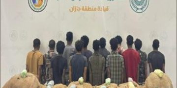 حرس الحدود بجازان يقبض على 13 إثيوبيا ويمنيا لتهريبهم 280 كيلوجراما من القات المخدر