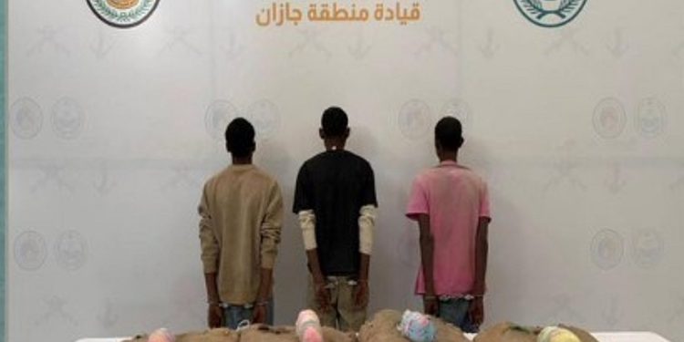 حرس الحدود بجازان يقبض على 3 يمنيين لتهريبهم 60 كيلوجرامًا من القات المخدر