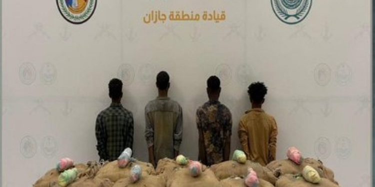 حرس الحدود بجازان يقبض على 4 إثيوبيين لتهريبهم 200 كيلوجرامًا من القات المخدر