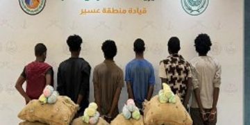 حرس الحدود بعسير يقبض على 6 إثيوبيين لتهريبهم 120 كيلوجرامًا من القات المخدر