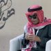 حرفي كفيف يوظف خبرته في صناعة شِباك طرح الصقور بمهرجان طريف